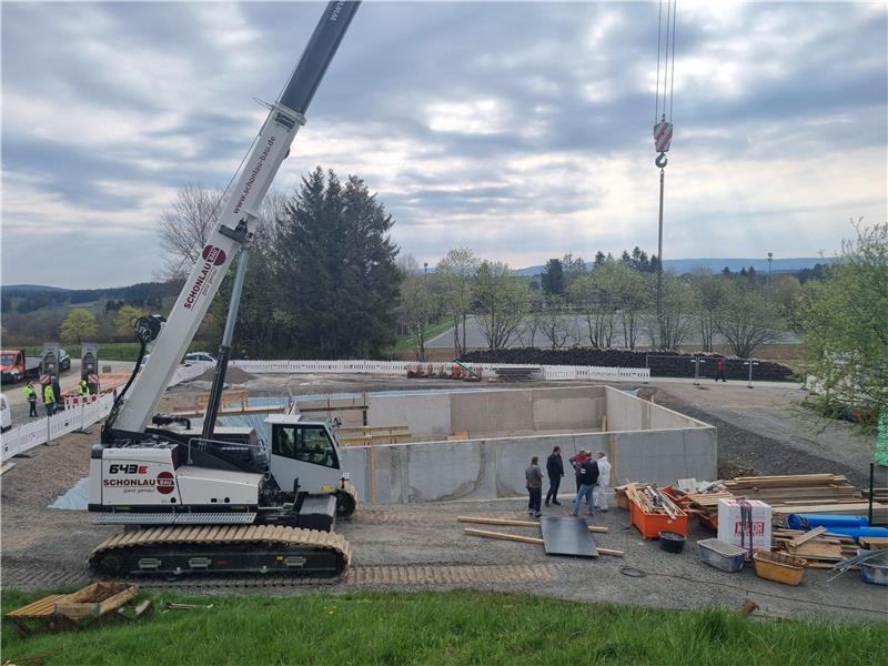 Neubau der Wasserwerke in Clausthal-Zellerfeld geht voran Auf der Bockswieser Höhe in Zellerfeld ist die Betonwanne für das neue Wasserwerk fertig und wird jetzt isoliert. Fotos: Stadtwerke