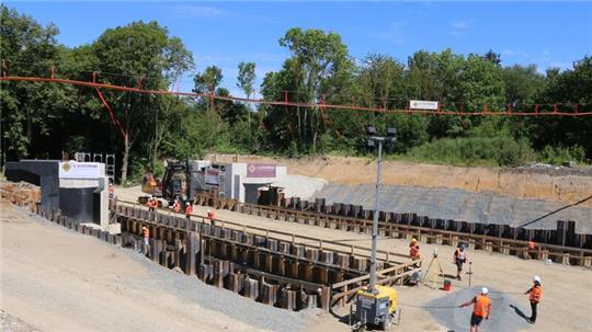Auf der Brückenbaustelle in Ringelheim geht es zügig voran.