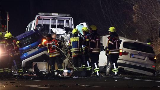 Auf der Bundesstraße 2 in Mittelfranken gab es einen schweren Verkehrsunfall.