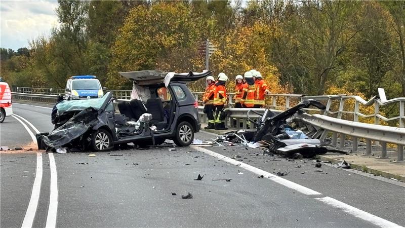 Drei Tote bei schwerem Unfall bei Braunschweig Auf der Bundesstraße 4 hat es einen schweren Unfall gegeben.