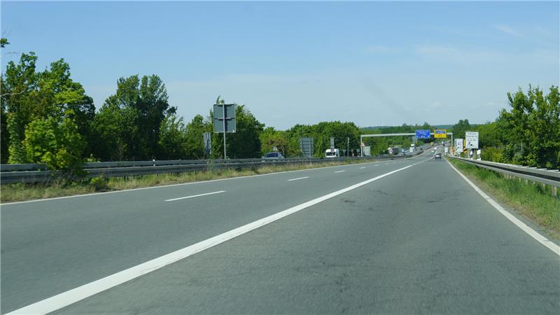 Auf der Bundesstraße 4 in Höhe Westerode laufen am Dienstagabend plötzlich Pferde auf die Fahrbahn. Die Autofahrer reagieren aufmerksam.