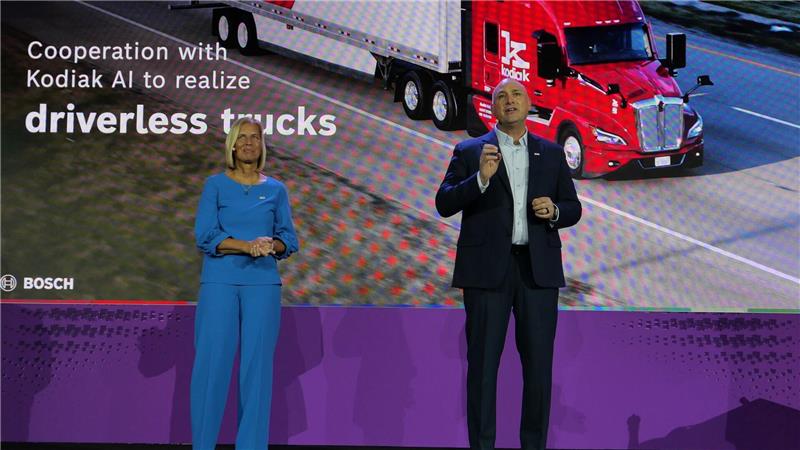Auf der CES kündigte Bosch eine Kooperation mit dem Start-up Kodiak ‍AI, mit der man standardisierte Hard- und Software für ‍fahrerlose Lastwagen entwickeln will.