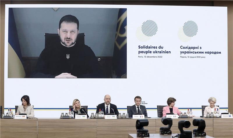 Staaten sagen Ukraine Milliardenhilfe für den Winter zu Auf der Hilfskonferenz in Paris ist auch der ukrainische Präsident Wolodymyr Selenskyj per Video zugeschaltet.