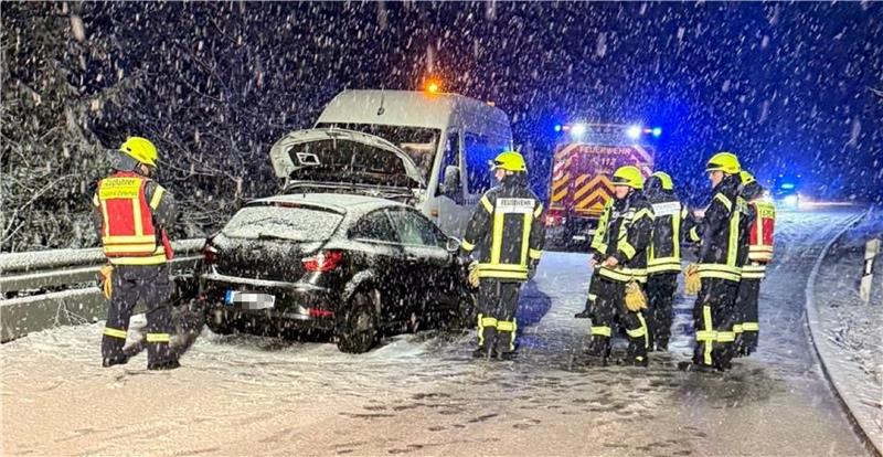 Oberharz: Zwei Autos stoßen bei Schneeglätte zusammen Auf der K 38 ereignete sich am Montagmorgen ein Unfall.