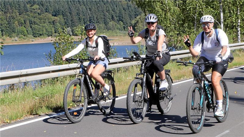 Auf der Landesstraße geht es beim Raderlebnistag entlang der Innerstetalsperre.