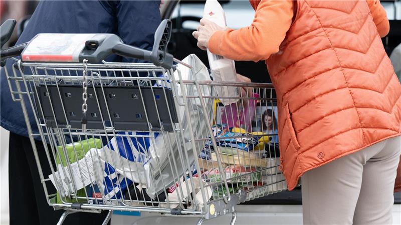 Inflation steigt auf Höchststand in diesem Jahr: 2,4 Prozent Auf der Suche nach Schnäppchen gehen Verbraucher häufiger zum Discounter.