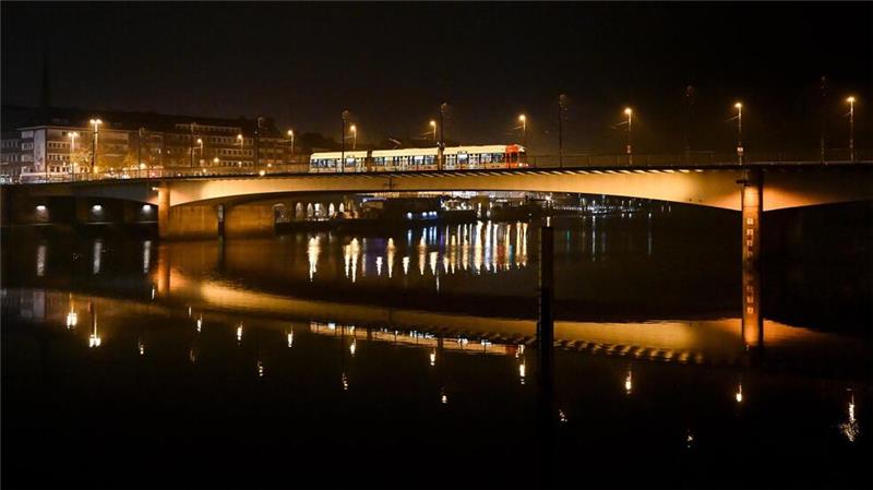 Wegen Straßenbahn: Keine Wahlplakate mehr an Bremer Brücke Auf der Wilhelm-Kaisen-Brücke in Bremen dürfen keine Wahlplakate hängen. (Archivbild)