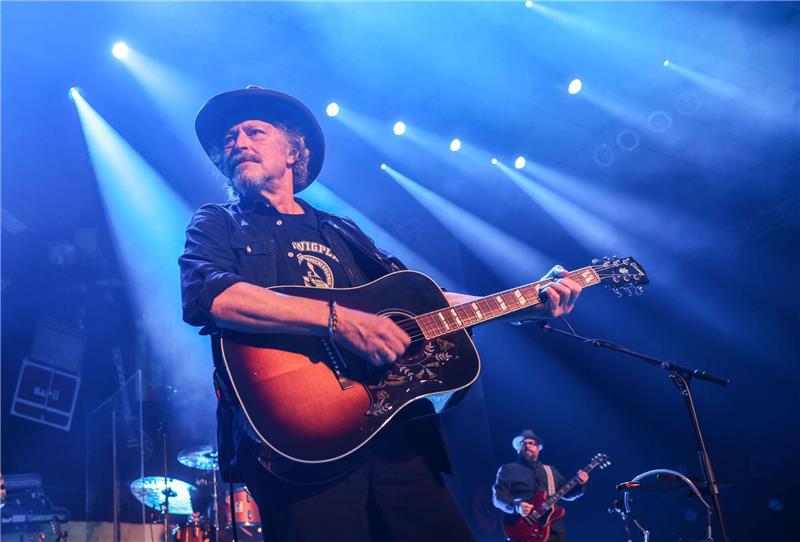 BAP mit 13. Nummer-eins-Album: „Keine Band hatte mehr” Auf der «Zeitreise»-Tour spielt BAP alle Titel ihrer beiden Erfolgsalben «Für usszeschnigge!» und «Vun drinne noh drusse».
