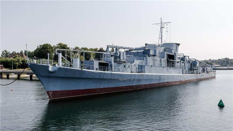 Auf der ausgemusterten Fregatte „Köln“ in Neustadt in Schleswig-Holstein kann die Brandbekämpfung geübt werden. (Archivbild) 