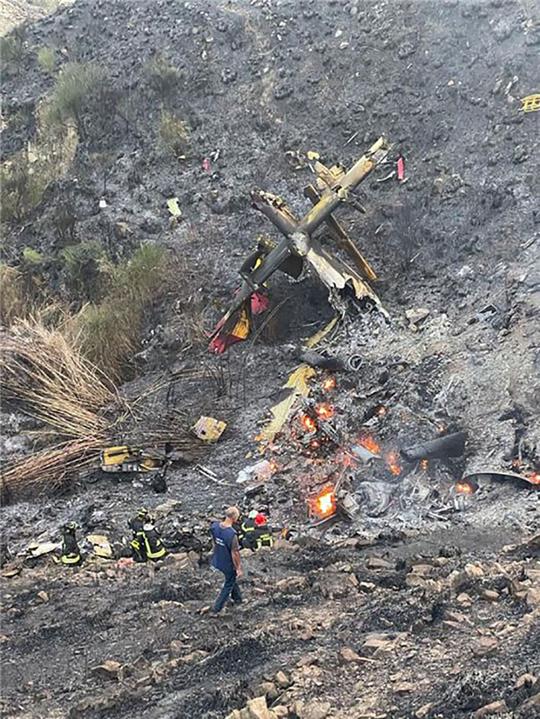 Auf der italienischen Mittelmeerinsel Sizilien ist ein Löschflugzeug der Feuerwehr bei einem Einsatz am Vulkan Ätna abgestürzt. Die beiden Piloten kamen dabei ums Leben. Foto: Regione Siciliana, Dipartimento Regionale della Protezione Civile/dpa