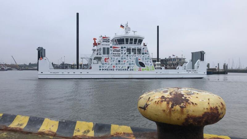 Neue Fährlinie nach Norderney nimmt Betrieb auf Auf der neuen Fähre haben bis zu 25 Autos und rund 90 Passagiere Platz.