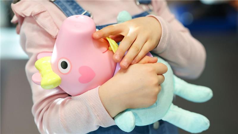 Spielwarenbranche erwartet gutes Weihnachtsgeschäft Auf die Echtheit achten: Hersteller und Händler warnen davor, günstige Weihnachtsgeschenke auf Online-Plattformen aus Drittländern zu kaufen.