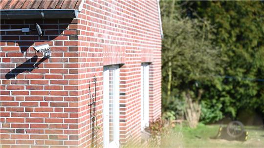 Auf diesem Grundstück war die Leiche vergraben. Unter Mordverdacht steht ein 30 Jahre alter Mann aus der Gemeinde Holtgast. 