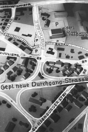 Eine neue Straße für Bad Harzburgs neues Rathaus Auf dieser Karte aus dem Jahr 1966 ist der Verlauf der B4 und der Forstwiese eingezeichnet.