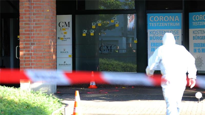 Schüsse auf Geschäft wohl ohne Verbindung zu Explosionsserie Auf ein Uhrgengeschäft in Köln-Niehl wurden in der Nacht mehr als 20 Schüsse abgefeuert.