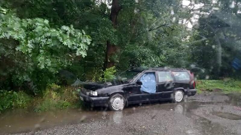 Auf einem Spaziergang entdeckte Dirk Sonnemann dieses Auto. Er wollte den Fund bei der Polizei melden, konnte es aber nicht.
