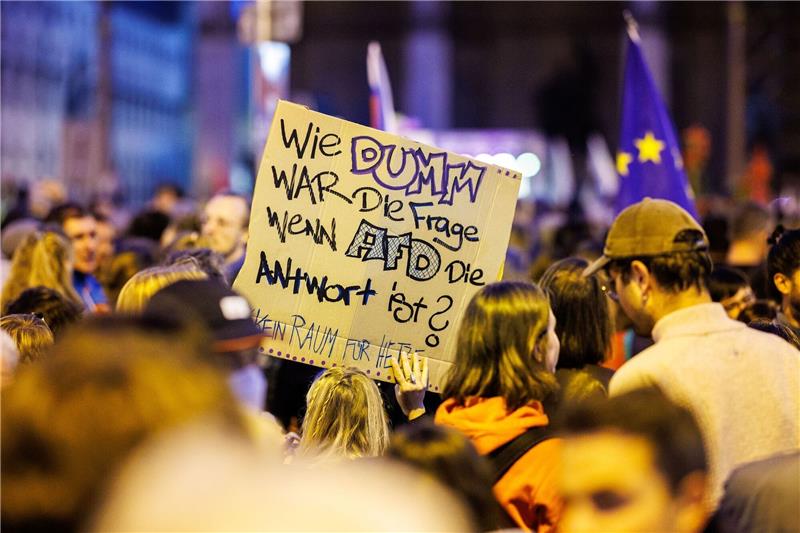 München: 35.000 Demonstranten gegen Rechts auf der Straße Auf einer Kundgebung protestieren Menschen gegen den Rechtsruck in Bayern.