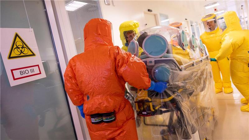 Hantavirus: Auch Deutsche von Kreuzfahrtschiff geholt Auf einer Sonderisolierstation können hochinfektiöse Patienten behandelt werden. (Archivbild)