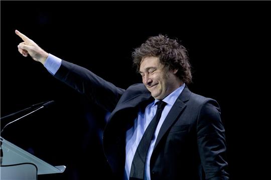 Auf einer Wahlkampfveranstaltung hat Javier Milei die spanische Linksregierung von Sánchez scharf kritisiert - mit Folgen.