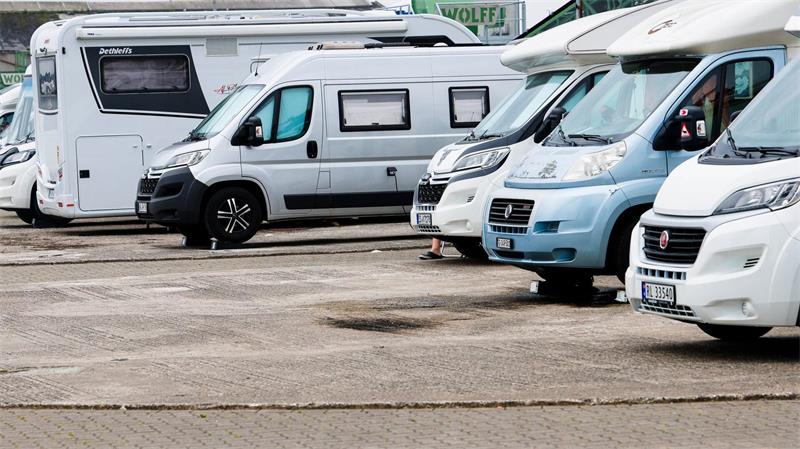 Auf einigen Stellplätzen für Wohnmobil und Caravan müssen Urlauber in Schleswig-Holstein, Mecklenburg-Vorpommern und Niedersachsen in diesem Jahr mehr zahlen. (Symbolbild)