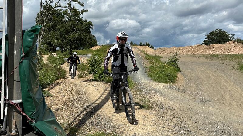 Neue Trails sorgen in St. Andreasberg für Abwechslung Auf neuen Trails geht es gerade jetzt zu Beginn der Sommerferien vom Matthias-Schmidt-Berg hinab ins Tal.