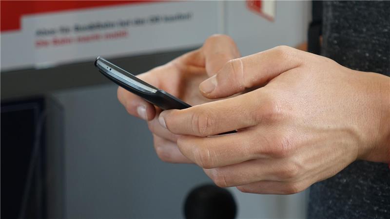 Auf seinem Handy hat der Angeklagte mehr als 1000 Kinderpornos gespeichert. Dafür stand er vor Gericht.