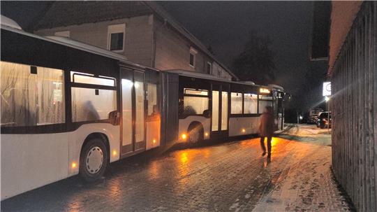 Bus auf eisglatter Straße