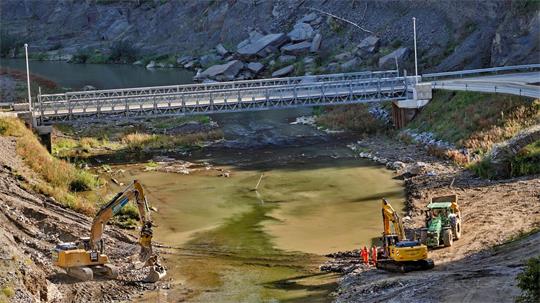 Aufbauarbeiten nach der Ahrtal-Flut. Hochwasser hemmen die wirtschaftliche Entwicklung. (Archivbild) 