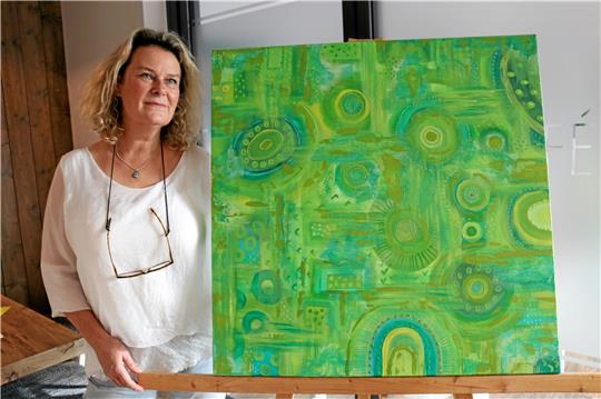 „Aufbruch und innere Reise“: Barbara Schulz zeigt im Hofcafé der Goslarschen Höfe ihre Kunst. Fotos: Hartmann