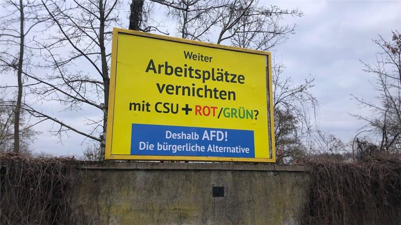 Berichte über Ermittlungen nach Großspende an AfD Auffällige AfD-Wahlwerbung wie hier in Bamberg ist auch in anderen Städten in Deutschland zu sehen. Es handelt sich nicht um offizielle AfD-Wahlplakate, sondern um eine Aktion des Spenders Gerd Dingler aus Österreich. (Archivbild)