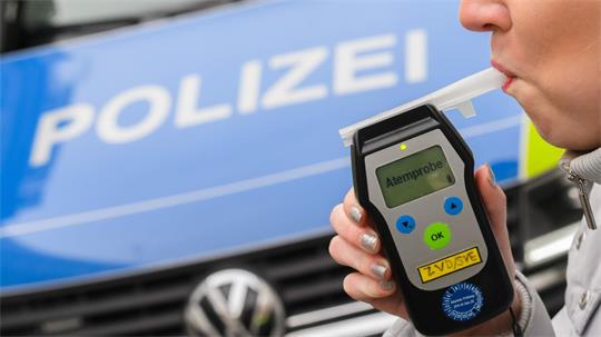 Auffälliger Alkoholkonsum blieb 2025 die häufigste Ursache für eine MPU. (Symbolbild)