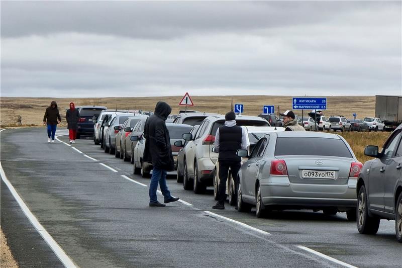 Russischer Minister: 100.000 IT-Spezialisten ausgereist Aufgrund der Teilmobilisierung reisten viele Russen in die angrenzenden Ex-Sowjetrepubliken aus.