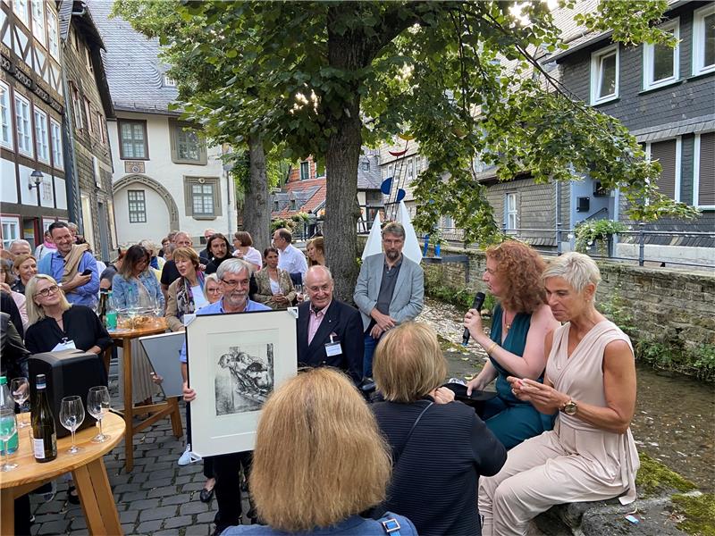 50 Jahre Stubengalerie: Zwischen der Abzucht und dem Meer Aufhören, wenn es am schönsten ist? Das Jubiläum wurde im vergangenen Jahr auch vor dem Haus an der Abzucht noch stimmungsvoll gefeiert. Fotos: GZ-Archiv