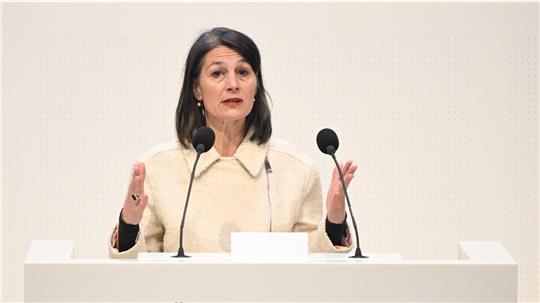 Aufstallungen belasteten die Tiergesundheit, sagt Ministerin Staudte.