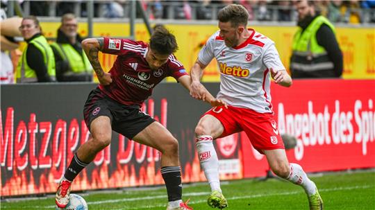Aufstiegsanwärter Nürnberg und Tabellenschlusslicht Regensburg zeigten ein umkämpftes Match. 