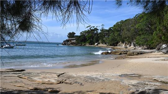 Augenzeugen am Gunyah Beach eilten der Frau zu Hilfe - und retteten ihr vermutlich das Leben.