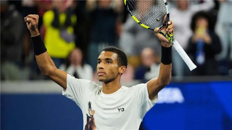 Auger-Aliassime durfte sich für seine Überraschung feiern lassen.