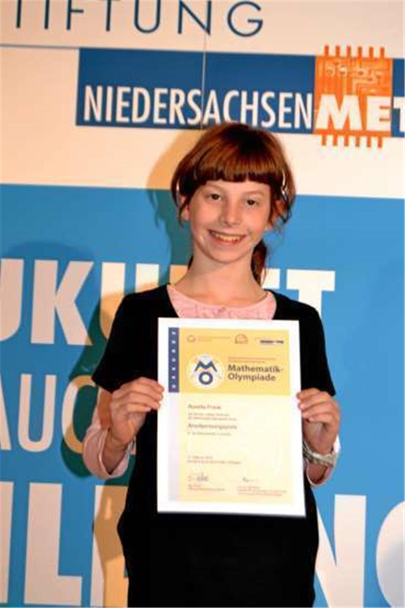 Aurelia Frank aus Clausthal: Die Gymnasiastin errang beim Landeswettbewerb der Mathe-Olympiade den Anerkennungspreis.  Foto: St. NiedersachsenMetall