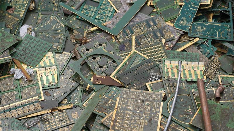 Wie sich aus Elektroschrott mehr als bislang machen lässt Aus Elektroschrott wird viel Kupfer gewonnen. (Archivbild)