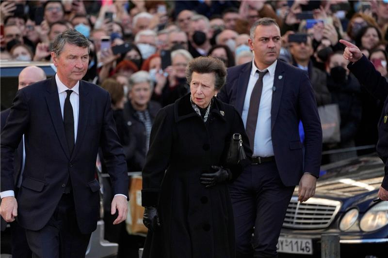 Aus England ist Prinzessin Anne zur Beerdigung gekommen.