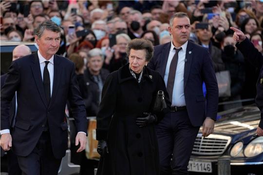Aus England ist Prinzessin Anne zur Beerdigung gekommen.