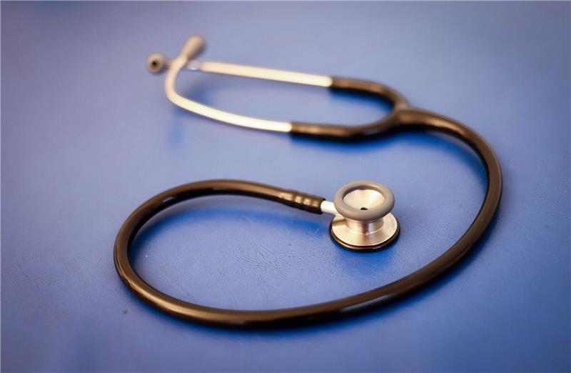 Aus Protest gegen die Gesundheitspolitik will der Virchowbund der niedergelassenen Ärztinnen und Ärzte zwischen dem 27. und 29. Dezember Tausende Praxen geschlossen lassen.