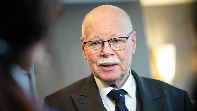 Aus Sicht des langjährigen Bremer Innensenators Ulrich Mäurer (SPD) lohnt sich Hartnäckigkeit. 