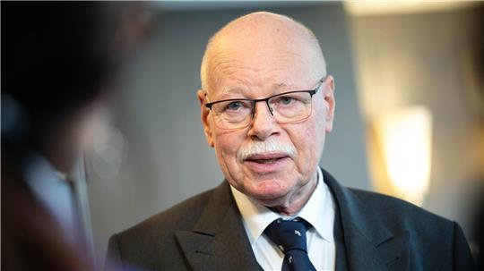 Aus Sicht des langjährigen Bremer Innensenators Ulrich Mäurer (SPD) lohnt sich Hartnäckigkeit. 