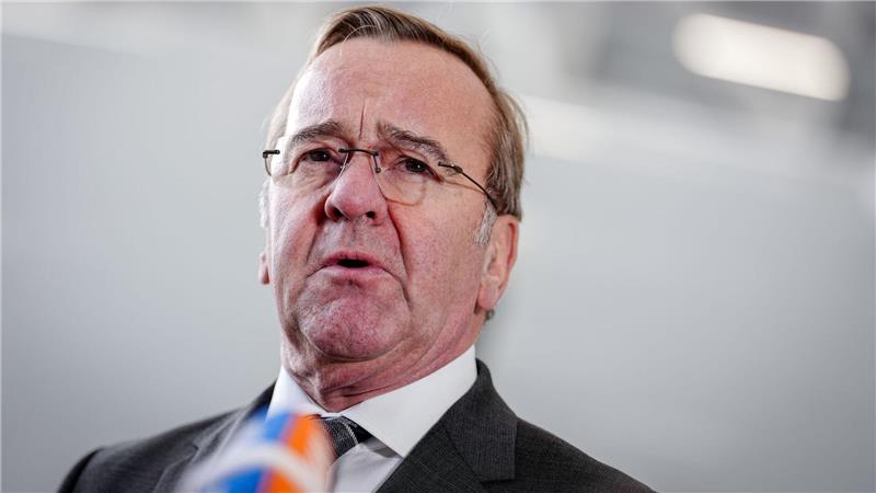 Warum Boris Pistorius im neuen „Asterix“ auftritt Aus Sicht von Übersetzer Klaus Jöken hat der Pistorius aus dem „Asterix“-Band eine verblüffende Nähe zum deutschen Verteidigungsminister. (Archivbild)