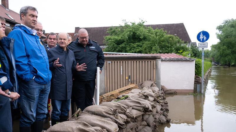 Söder: Bund versagt komplett bei Bayerns Hochwasserhilfe Aus bayerischer Sicht haben Bundespolitiker wie Olaf Scholz ihre Hilfsversprechen für die Hochwasseropfer im Freistaat nicht eingehalten. (Archivbild)