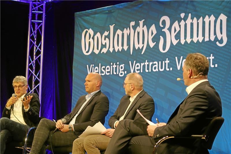 Aus dem Bürgerentscheid lernen: Beim GZ-Podium diskutiert SPD-Fraktionschef Martin Mahnkopf (2.v.l.) Dirk Schumacher vom Verein Mehr Demokratie , Norbert Schecke (CDU) und GZ-Chefredakteur Jörg Kleine (v.l.).  Archivfoto: Epping