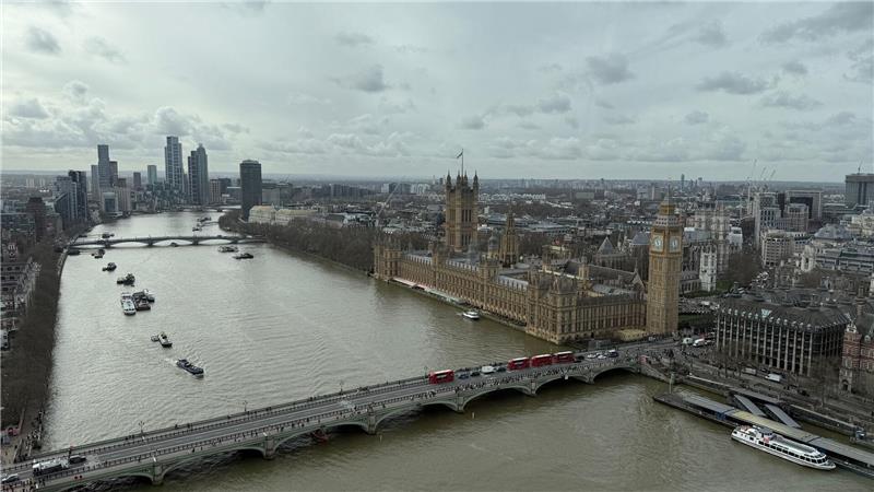 Aus der Gondel sieht man das britische Parlament.