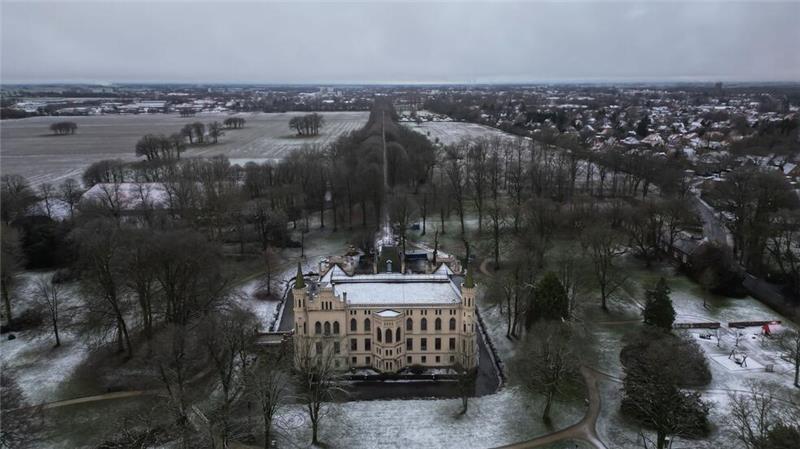 Wertvolles Gemälde in Ostfriesland gestohlen Aus der Kunstausstellung in Schloss Evenburg ist ein wertvolles Gemälde gestohlen worden. (Archivbild)