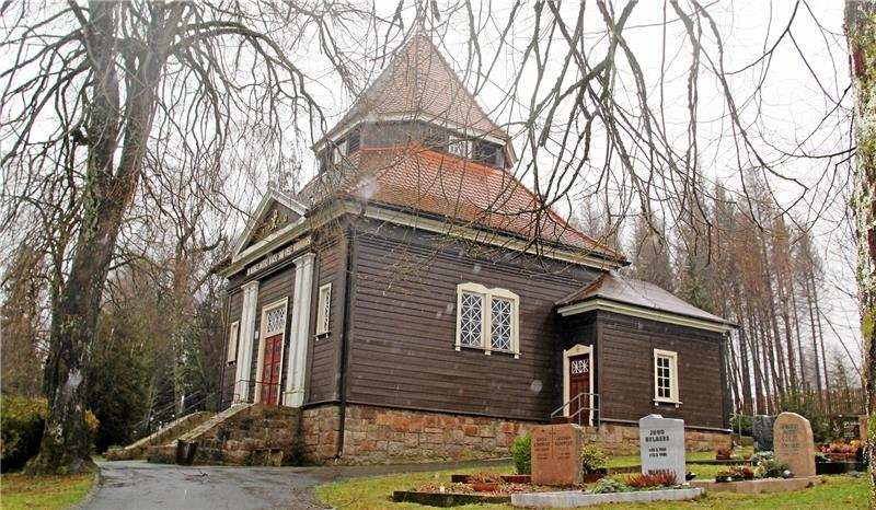 Sanierung der Braunlager Friedhofskapelle wird teurer Aus der Nähe betrachtet sind die Verfallserscheinungen an der Braunlager Friedhofskapelle nicht zu übersehen. Jetzt soll das Gebäude umfassend saniert werden. Fotos: Nachtweyh